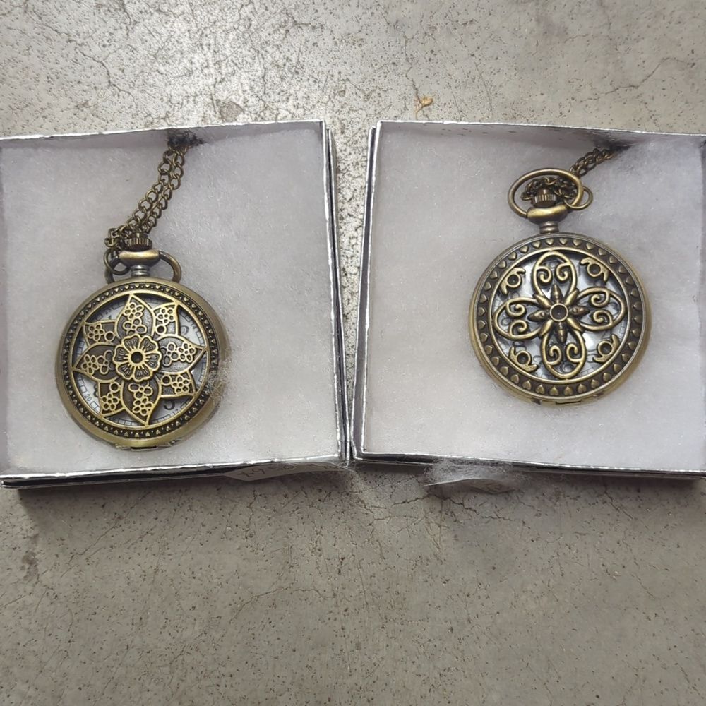 Antique Retro look‎ Hollow Rose/Flowers Openwork Quartz Pocket Watch